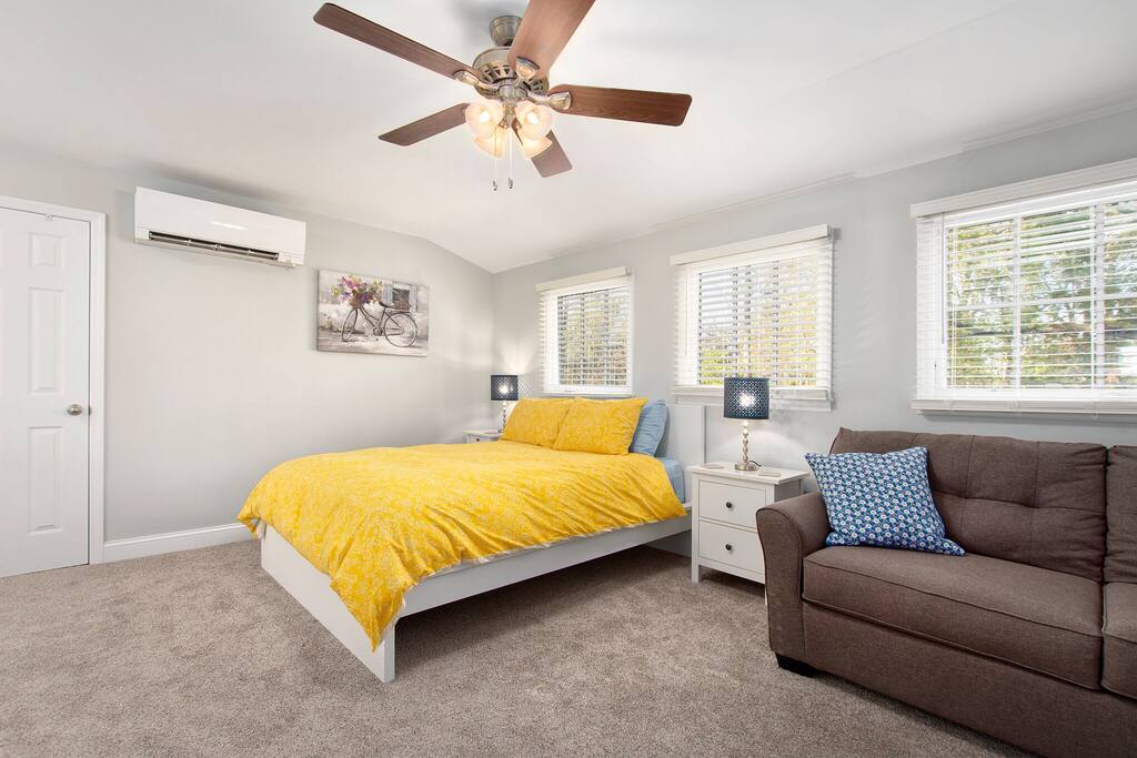 Can sleep up to four people with one queen bed and a full sized pull out couch bed