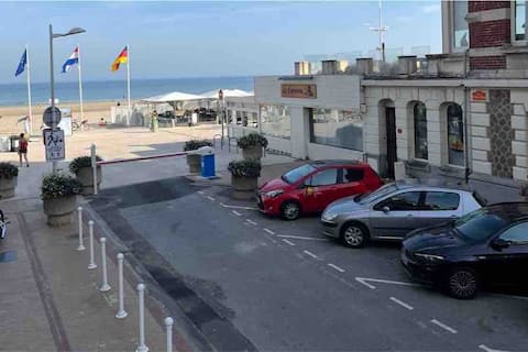 Popular Airbnb listing: Cozy apartment with sea view Malo-Les-Bains in Dunkerque