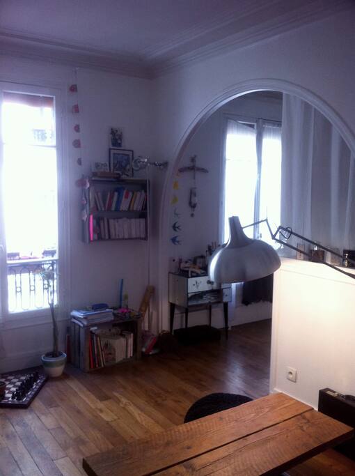 The living room (general view)