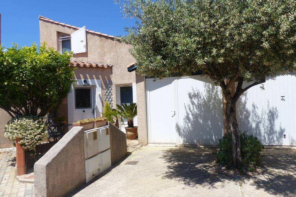 VILLA DE CHARME EN BORD DE MER
