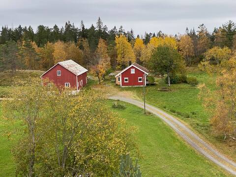 Stay quiet and rural close to several beautiful southern villages!