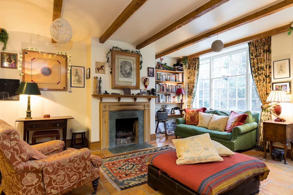 RECEPTION ROOM (with sonos music speaker)
