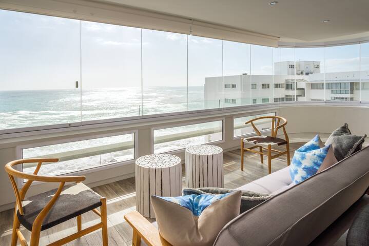 Sea Point Beach Front Gorgeous Apartment gallery image 2