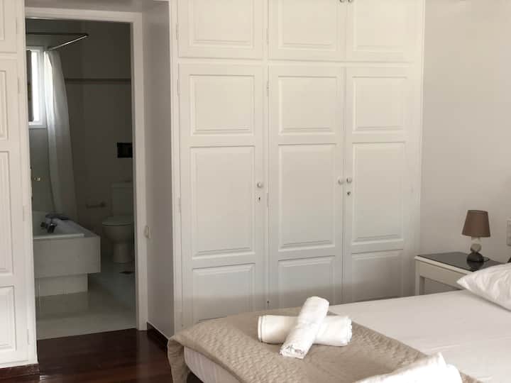 Banjoja e dhomës së gjumit Master