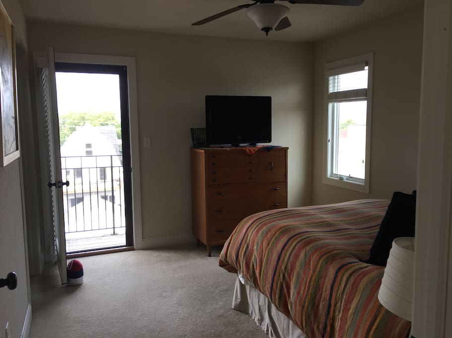 Guest bedroom with small balcony (pull-out screen so you can enjoy the fresh air of you would like).