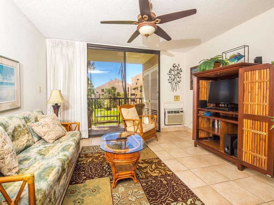 kamaole-1gv-5213-living-room-02.jpg