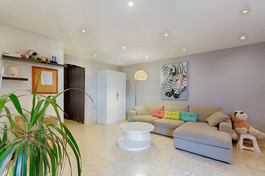 Spacious living room and fully equipped kitchen