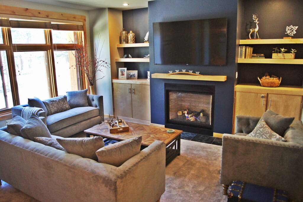 Living Room, with cozy fireplace, plump pillows and outstanding views.