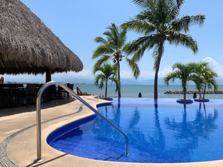 Beachfront Resort, Multiple Pools, Sleeps 10-11
