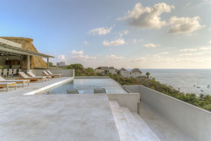 Casa Cascada Modern Industrial Oceanfront (1 Bed)