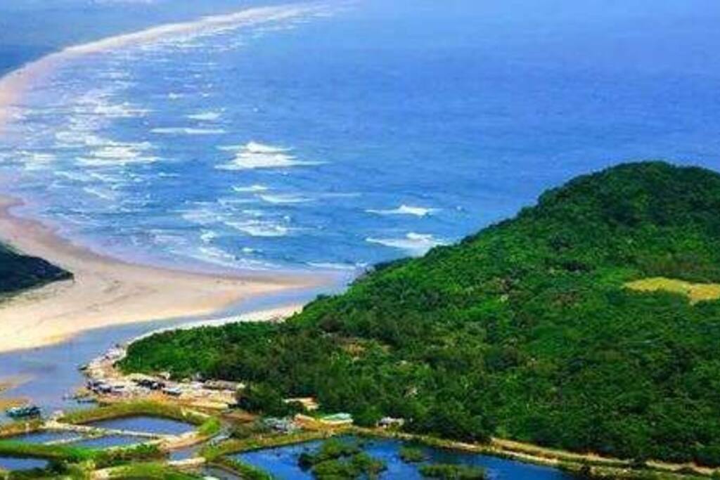 一公里内铜鼓岭俯视月亮湾美景