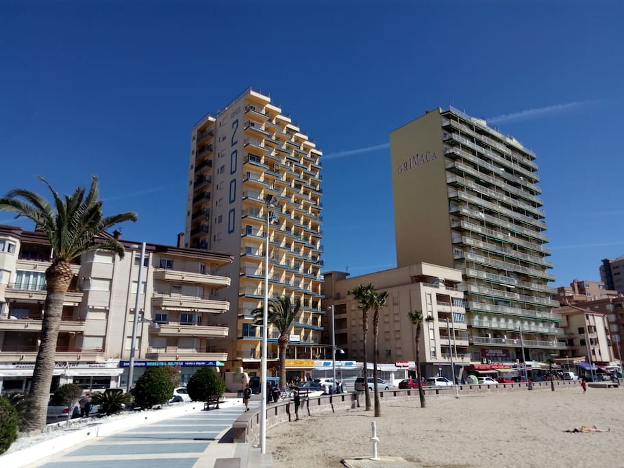 Vista del Edificio 2000, donde está situado el apartamento, junto al Paseo Marítimo de La Concha.