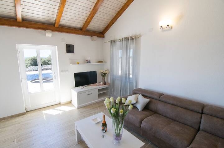 Დინსტანციის ოთახი