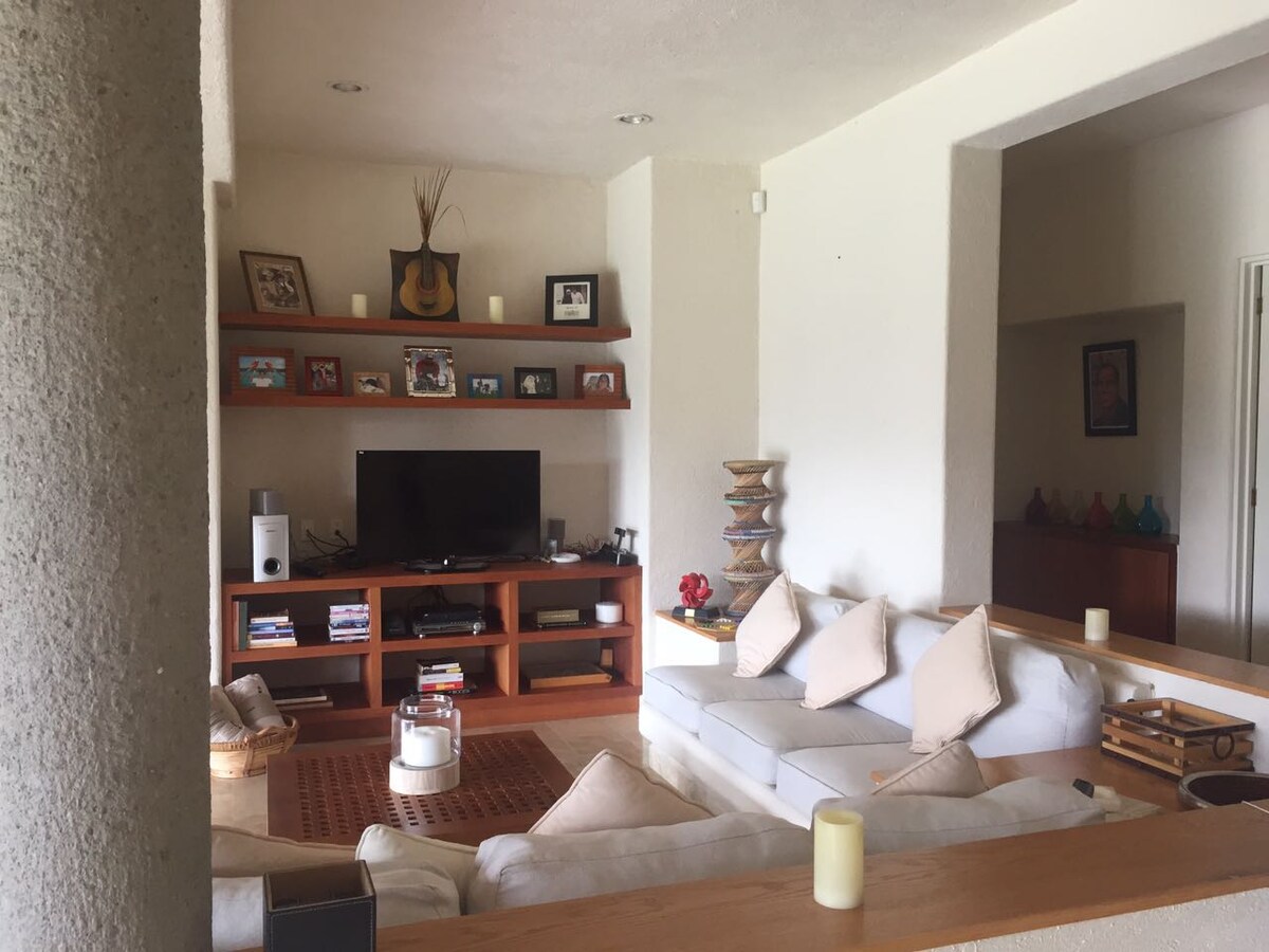 Anuncio de Airbnb popular: Malinalco getaway with outdoor jacuzzi and pool! en Malinalco