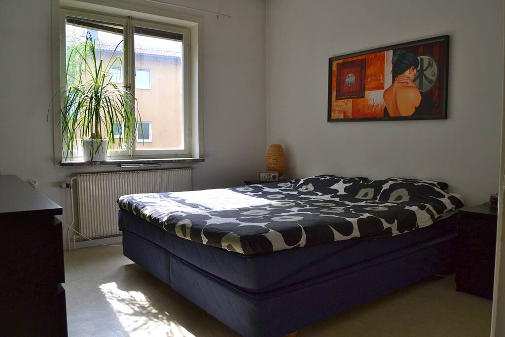 Master bedroom with 180cm bed