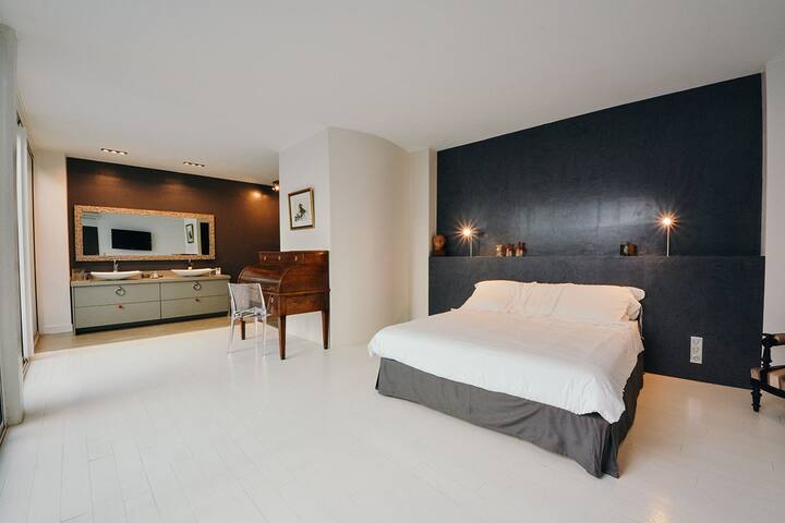 Luxury Loft 450m² A-C/ Pool/ Rooftop/ Parking gallery image 4