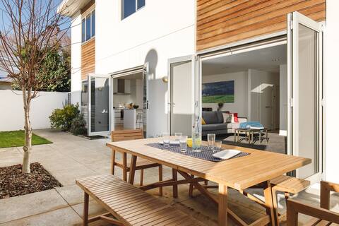 Luxury home private & spacious, walk everywhere