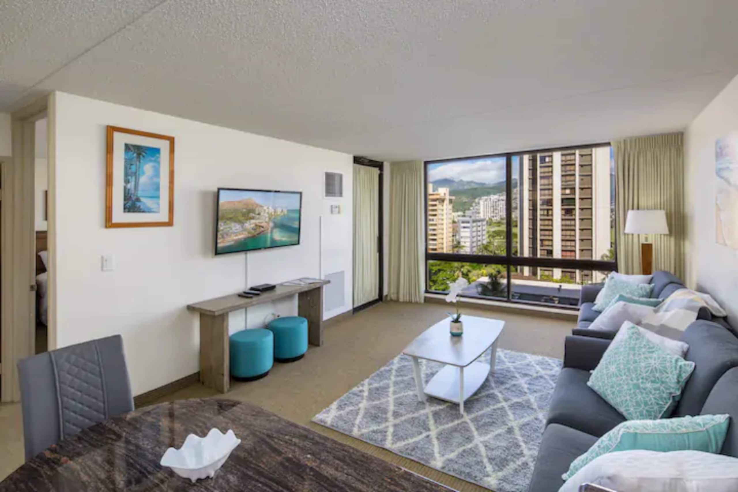 Condo in Honolulu · ★4.61 · 1 bedroom · 3 beds · 1 private bath - Image 3