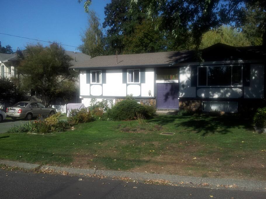 Safe, peaceful neighbourhood with little traffic. Close to bike trails, nice hikes.