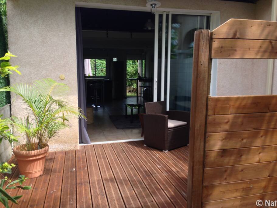 Entrée dans la studio par la terrasse