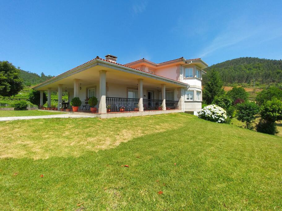Vista general de la villa