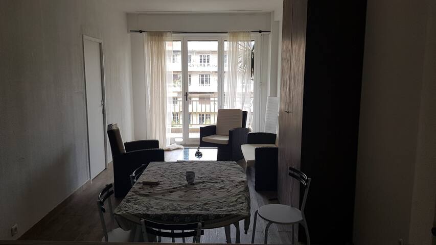 Nice room in the center of Nice