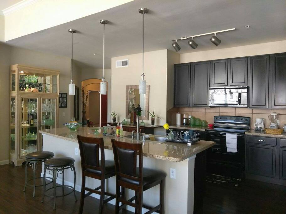 Be kind to homeless woman and children in the El Paso community. Book our Luxurious Penthouse.