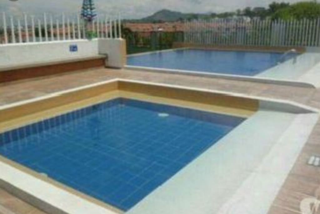 Piscina de niños y adultos