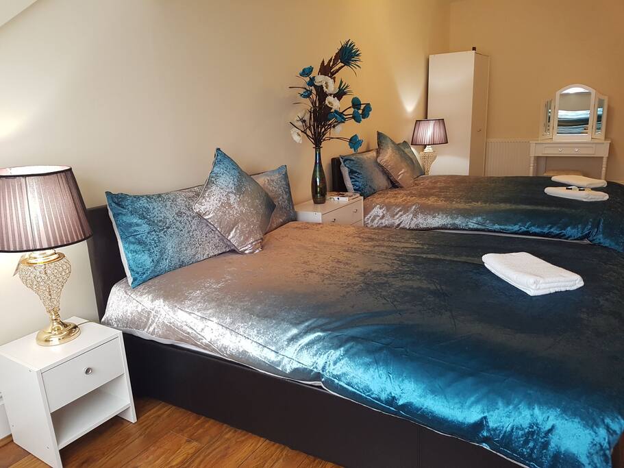 Room 8- 2 double bed