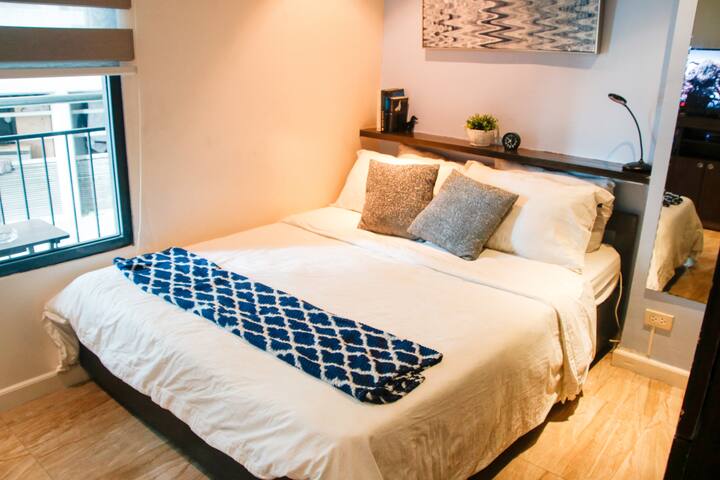 Soothing Studio with Netflix in Ortigas @Indigo