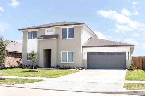 Luxury 5 bedroom 7 beds 3baths 20min to Galleria