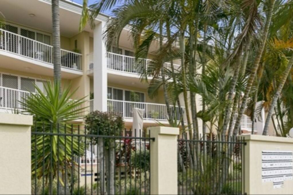 Private Room in Apartment in Chevron Island