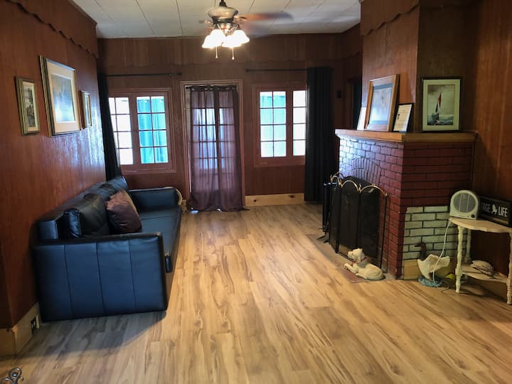 Lakefront Cottage - Georgina
