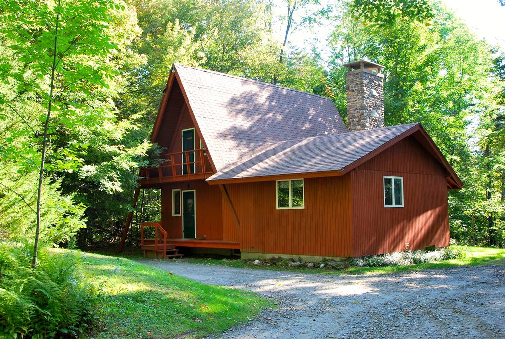 Spring time in the Green Mountains. Just one mile to Sugarbush Resort and Walk to Golf!