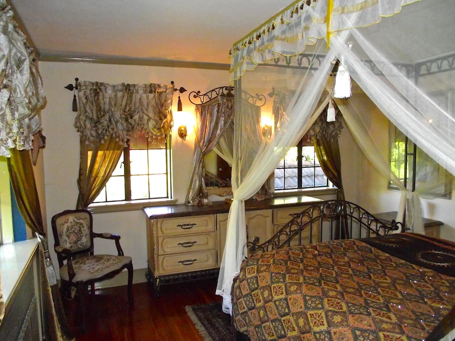 The "Lady of Shalott" Room.