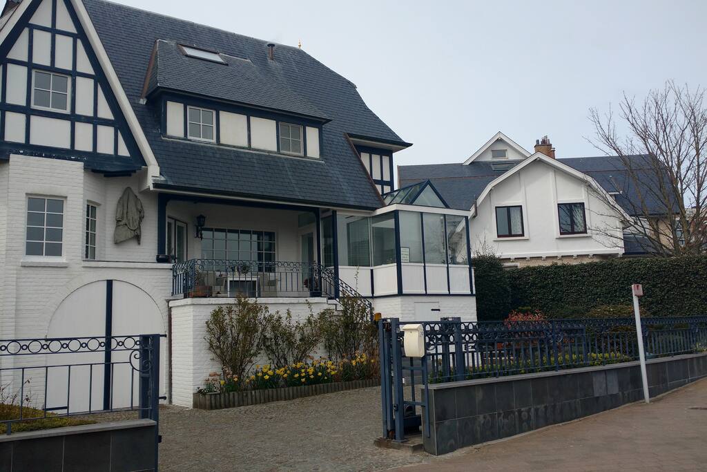 Parking area in front of the house
