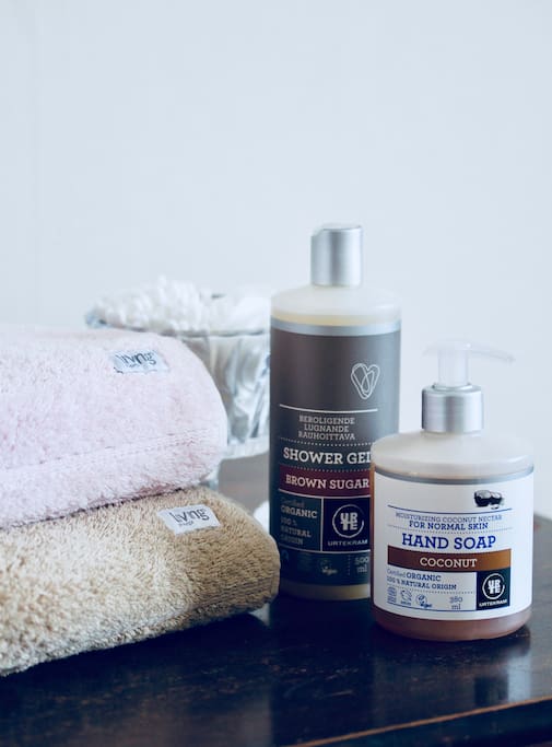 Towels & toiletries / Handdukar & toalettartiklar