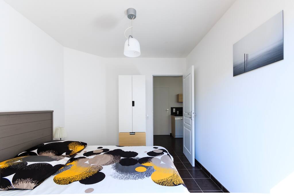 chambre avec lit de 140