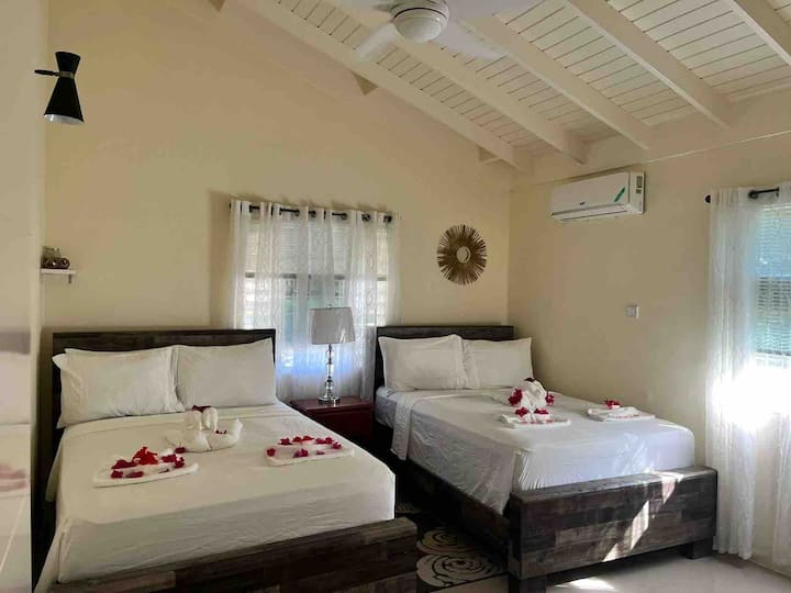 غرفة نوم

بسريرين مزدوجين