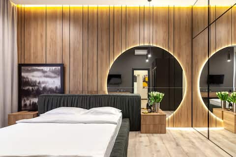 Royal apartment on Leontovycha 5/2 str