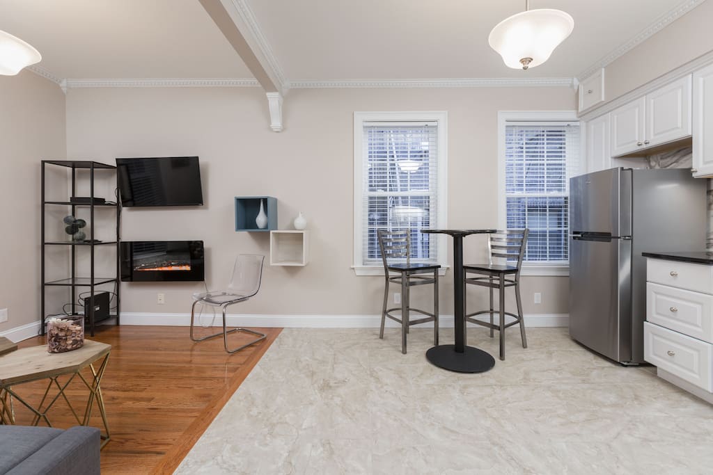 Large living room space to relax and hang out