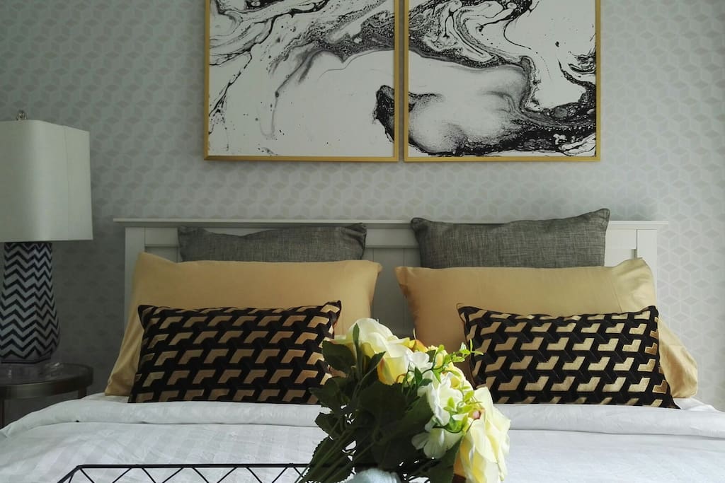King size bed and modern decoration