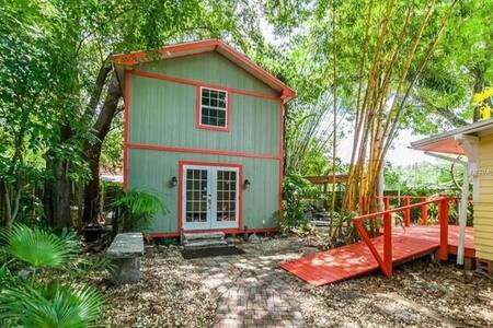 Tranquil Bungalow in the Village of the Arts!