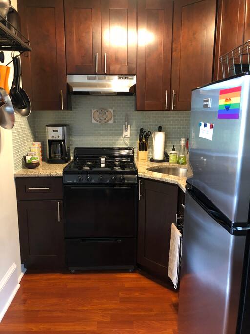 Make coffee/tea, or prepare full meals in my fully-equipped kitchen. Not shown: microwave oven, toaster, and juicer