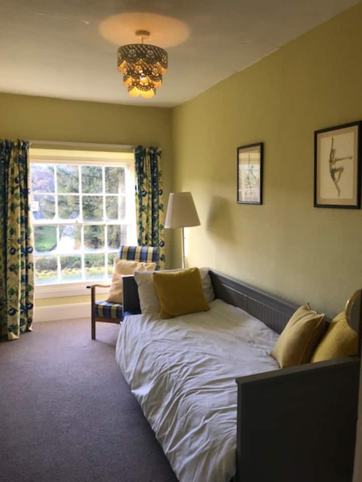 Chambre simple dans la maison principale