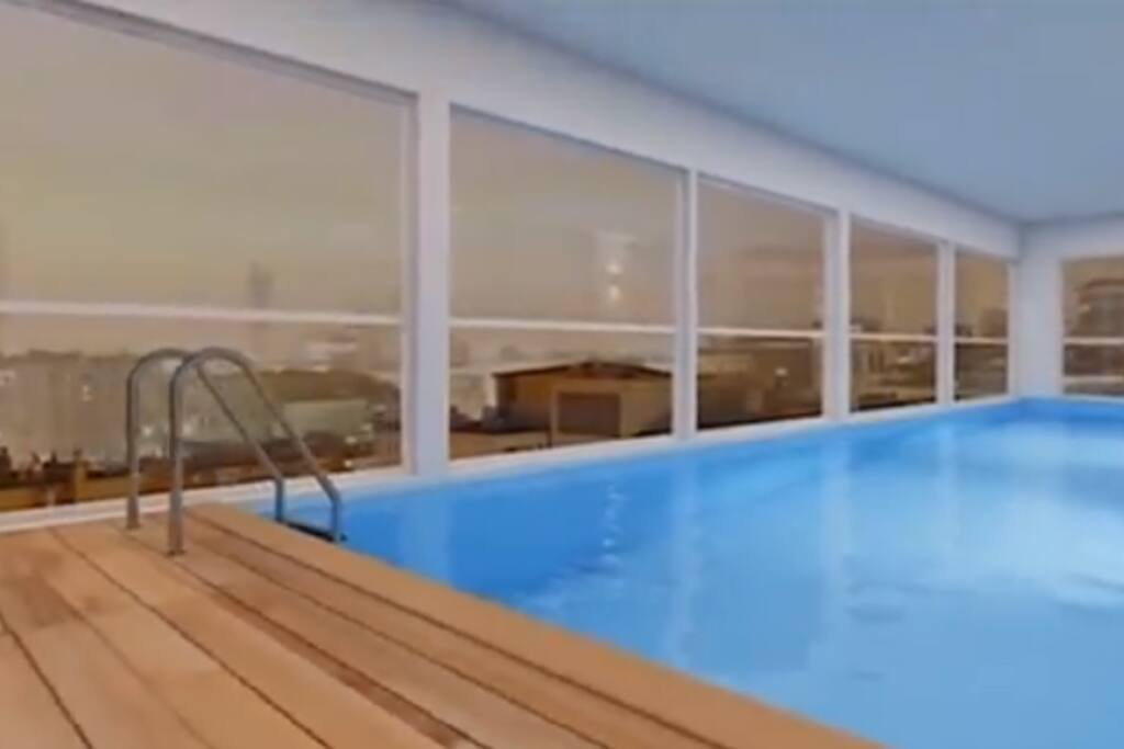 Cuenta con piscina en la azotea