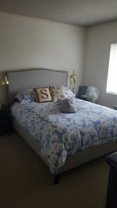 Prestiege queen size bed