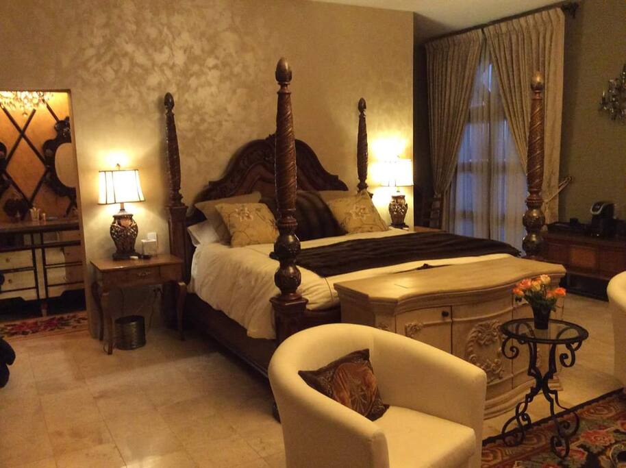 A beautiful king sized Tempur-Pedic bed
