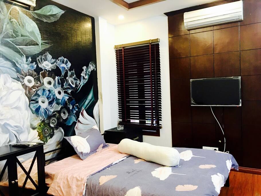 TV and air conditioner available. Window to maximise natural lighting.