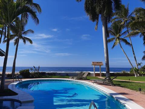 Villa de Roja, beachfront Villa with pool.